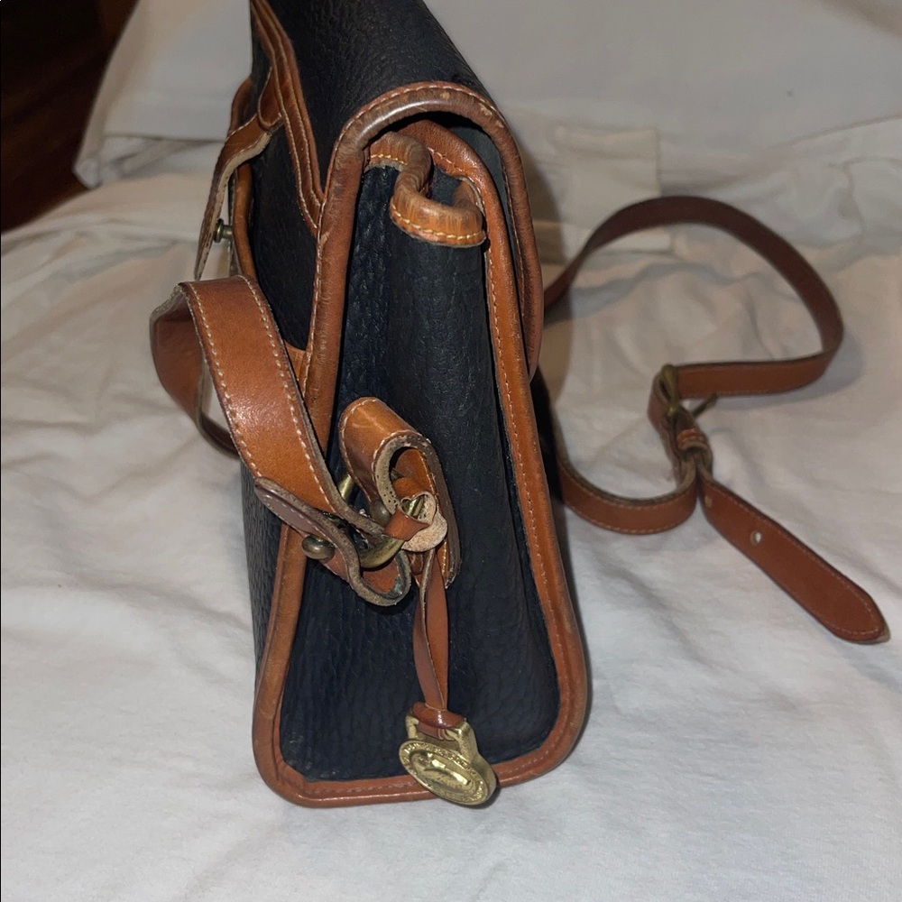 Vintage Dooney & Bourke Black and Tan All-Weather Leather Shoulder Bag - Picture 9 of 16